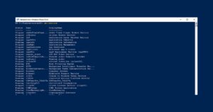 Finestra di PowerShell con privilegi di amministratore su sfondo blu che mostra l'elenco dei servizi di Windows ottenuto con il comando get-service